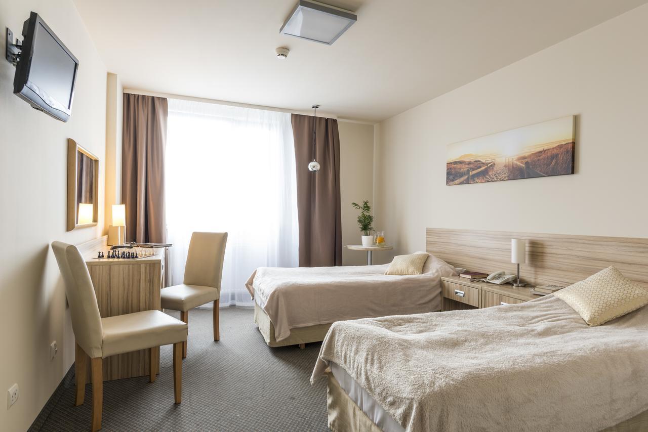 Willa Wiosenna Hotel Ozarow Mazowiecki Zewnętrze zdjęcie